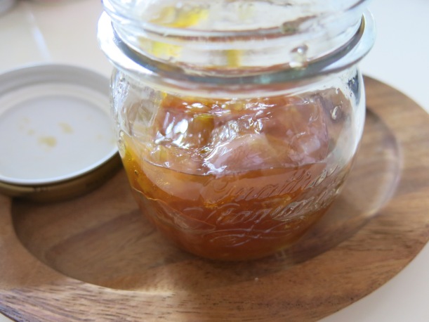 手製法式檸檬果醬，加入了緬甸蜂蜜和一顆小青檸汁。